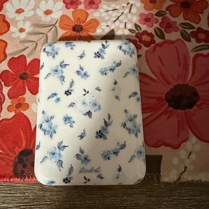 Chic Blue Floral power bank